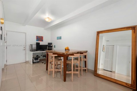 Condominio en alquiler en Miami Beach, Florida, 1 dormitorio, 61.04 m2 № 1990270 - foto 22