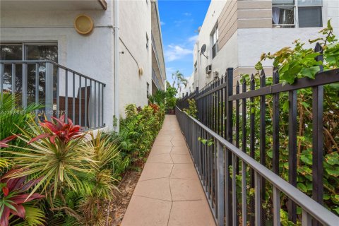 Condominio en alquiler en Miami Beach, Florida, 1 dormitorio, 61.04 m2 № 1990270 - foto 2