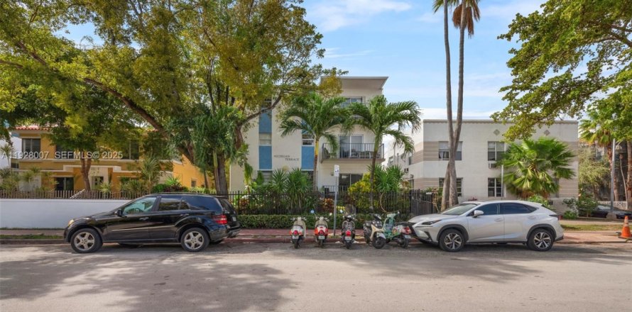 Condominio en Miami Beach, Florida, 1 dormitorio  № 1990270