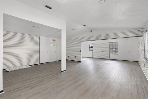 Commercial property in Groveland, Florida 155.8 sq.m. № 2321756 - photo 8