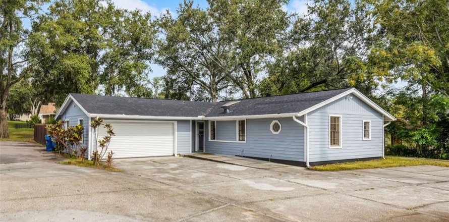 Commercial property in Groveland, Florida 155.8 sq.m. № 2321756