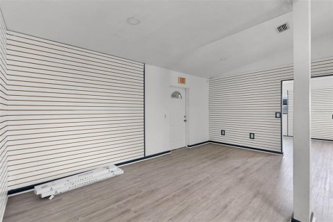 Commercial property in Groveland, Florida 155.8 sq.m. № 2321756 - photo 9