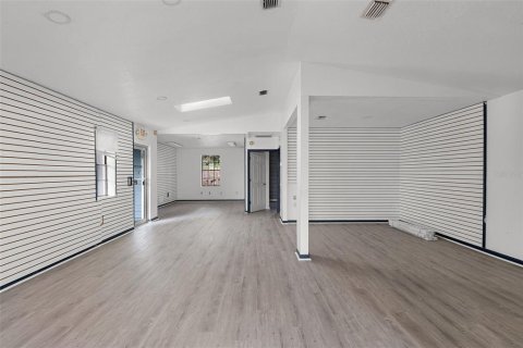 Commercial property in Groveland, Florida 155.8 sq.m. № 2321756 - photo 3
