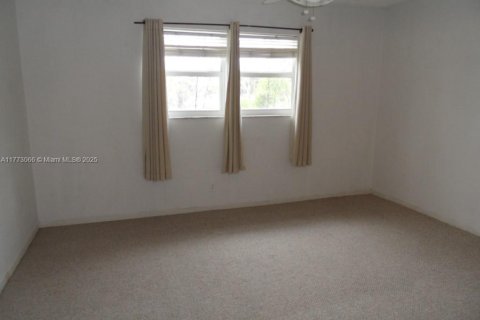 Condo in Lauderdale-by-the-Sea, Florida, 1 bedroom  № 1713309 - photo 17