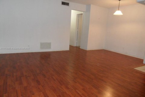 Condo in Lauderdale-by-the-Sea, Florida, 1 bedroom  № 1713309 - photo 5