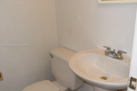 Condo in Lauderdale-by-the-Sea, Florida, 1 bedroom  № 1713309 - photo 15