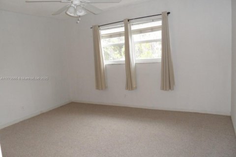 Condo in Lauderdale-by-the-Sea, Florida, 1 bedroom  № 1713309 - photo 16