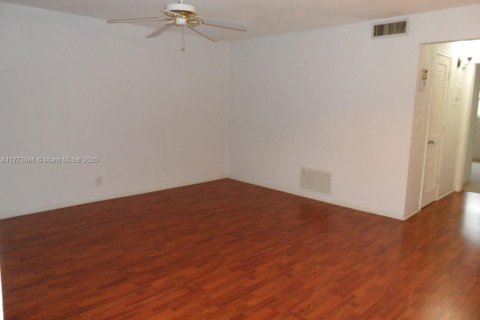 Condo in Lauderdale-by-the-Sea, Florida, 1 bedroom  № 1713309 - photo 7