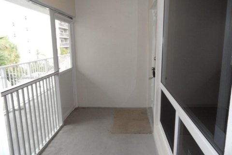 Condo in Lauderdale-by-the-Sea, Florida, 1 bedroom  № 1713309 - photo 21