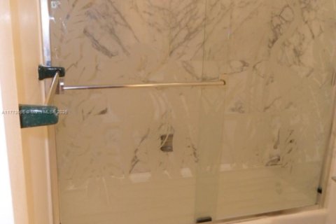 Condo in Lauderdale-by-the-Sea, Florida, 1 bedroom  № 1713309 - photo 20