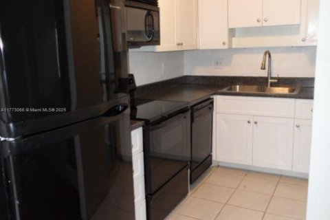 Condo in Lauderdale-by-the-Sea, Florida, 1 bedroom  № 1713309 - photo 12