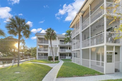 Condo in Lauderdale-by-the-Sea, Florida, 1 bedroom  № 1713309 - photo 27