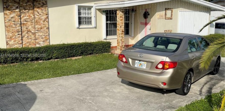 Villa ou maison à Miami, Floride 4 chambres, 153.57 m2 № 1993160