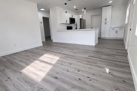 Casa en venta en Kissimmee, Florida, 3 dormitorios, 129.69 m2 № 2383736 - foto 6