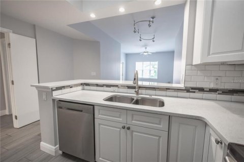 Copropriété à vendre à Saint Petersburg, Floride: 2 chambres, 104.79 m2 № 2369473 - photo 3