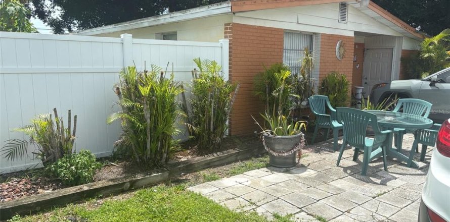 Casa en Tampa, Florida 3 dormitorios, 100.52 m2 № 1910686