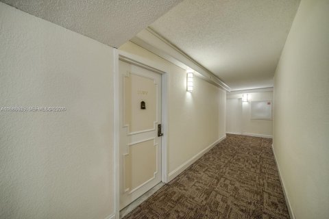 Condo in Aventura, Florida, 1 bedroom № 2091178 - photo 9