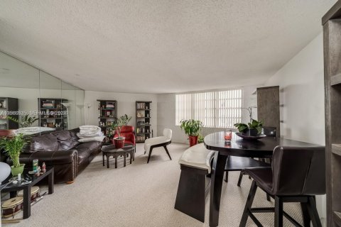 Condo in Aventura, Florida, 1 bedroom № 2091178 - photo 13