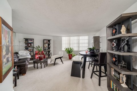 Condo in Aventura, Florida, 1 bedroom № 2091178 - photo 19