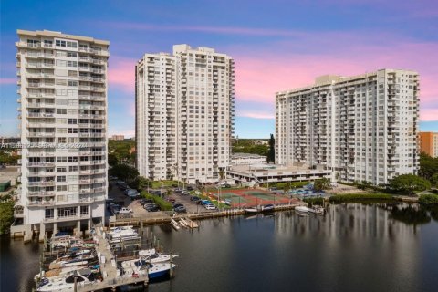 Condo in Aventura, Florida, 1 bedroom № 2091178 - photo 4