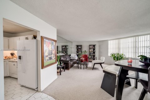 Condo in Aventura, Florida, 1 bedroom № 2091178 - photo 18