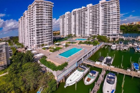 Condo in Aventura, Florida, 1 bedroom № 2091178 - photo 3