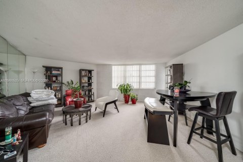 Condo in Aventura, Florida, 1 bedroom № 2091178 - photo 14