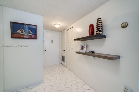 Condo in Aventura, Florida, 1 bedroom № 2091178 - photo 24
