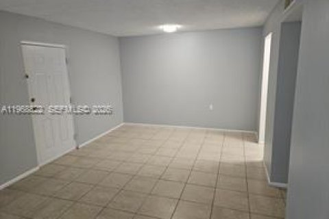 Condo in West Palm Beach, Florida, 2 bedrooms  № 2031743 - photo 6