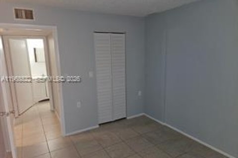 Condo in West Palm Beach, Florida, 2 bedrooms  № 2031743 - photo 13