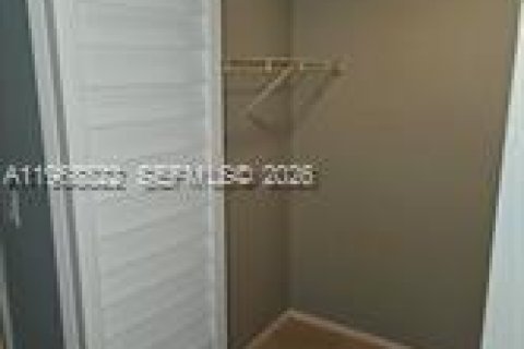 Condo in West Palm Beach, Florida, 2 bedrooms  № 2031743 - photo 14