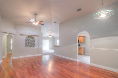 Villa ou maison à louer à Apopka, Floride: 4 chambres, 174.1 m2 № 1914535 - photo 2