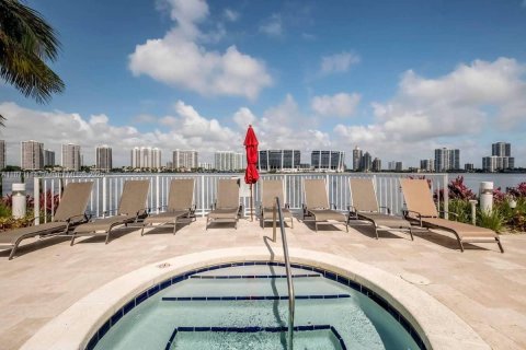 Copropriété à louer à Sunny Isles Beach, Floride: 2 chambres, 116.59 m2 № 1928326 - photo 9