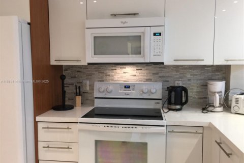 Copropriété à louer à Sunny Isles Beach, Floride: 2 chambres, 116.59 m2 № 1928326 - photo 7