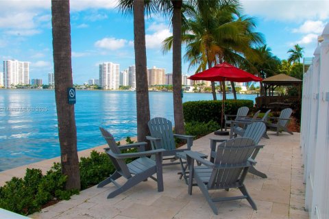 Copropriété à louer à Sunny Isles Beach, Floride: 2 chambres, 116.59 m2 № 1928326 - photo 3