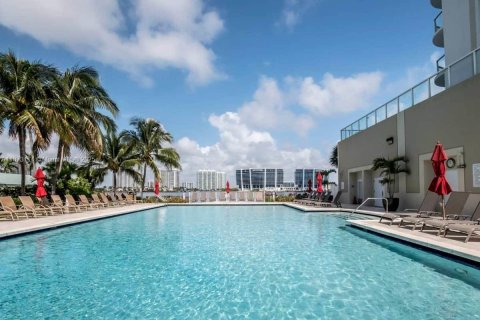 Copropriété à louer à Sunny Isles Beach, Floride: 2 chambres, 116.59 m2 № 1928326 - photo 1