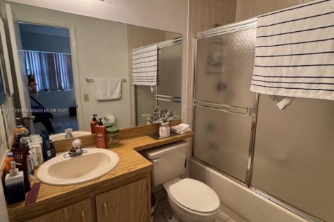 Condo in Sunrise, Florida, 2 bedrooms  № 1861369 - photo 11