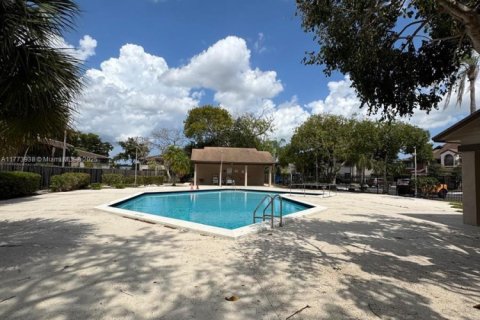 Condo in Sunrise, Florida, 2 bedrooms  № 1861369 - photo 15