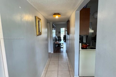Condo in Sunrise, Florida, 2 bedrooms  № 1861369 - photo 20