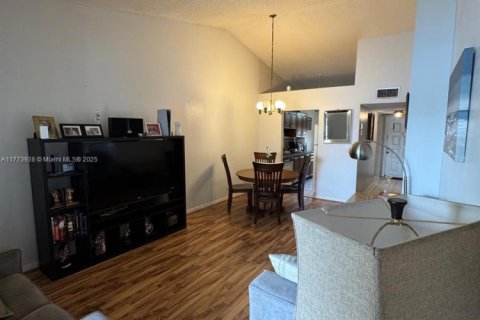 Condo in Sunrise, Florida, 2 bedrooms  № 1861369 - photo 3