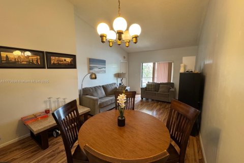 Condo in Sunrise, Florida, 2 bedrooms  № 1861369 - photo 2