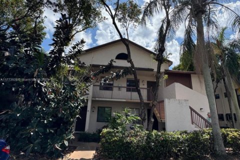Condo in Sunrise, Florida, 2 bedrooms  № 1861369 - photo 1