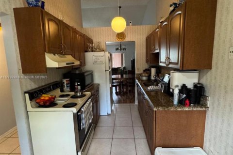 Condo in Sunrise, Florida, 2 bedrooms  № 1861369 - photo 4