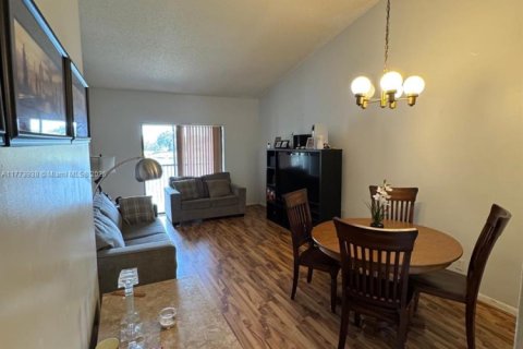 Condo in Sunrise, Florida, 2 bedrooms  № 1861369 - photo 8