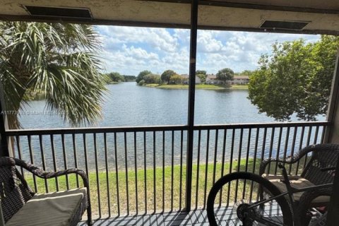 Condo in Sunrise, Florida, 2 bedrooms  № 1861369 - photo 22