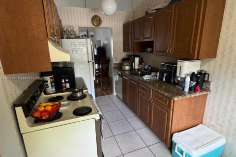 Condo in Sunrise, Florida, 2 bedrooms  № 1861369 - photo 5
