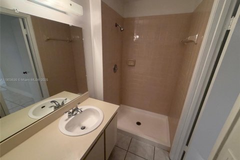 Condo in Miami, Florida, 2 bedrooms  № 1956042 - photo 14
