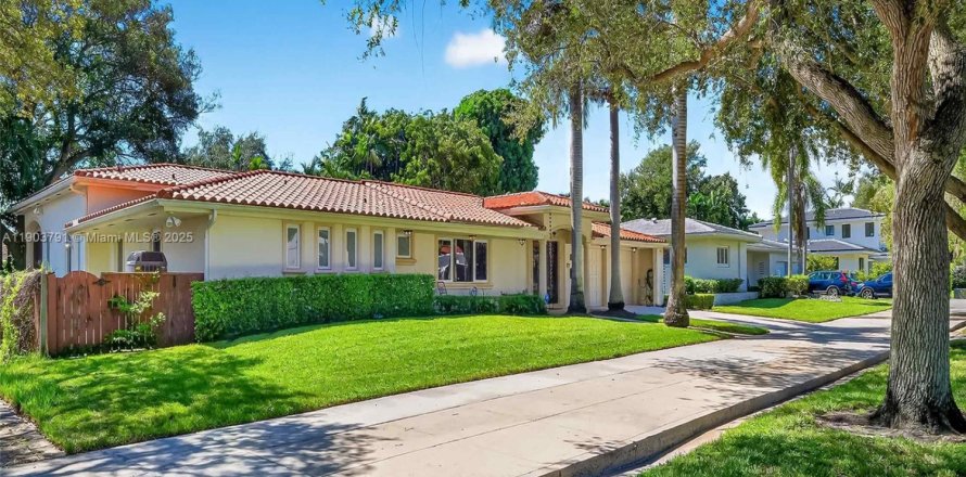 Дом в Майами-Шорс, Флорида 4 спальни, 335.47м2 № 2018267