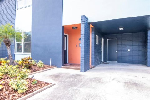 House in Tampa, Florida 3 bedrooms, 221.2 sq.m. № 1744435 - photo 3