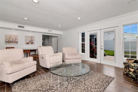 House in Tampa, Florida 3 bedrooms, 221.2 sq.m. № 1744435 - photo 20